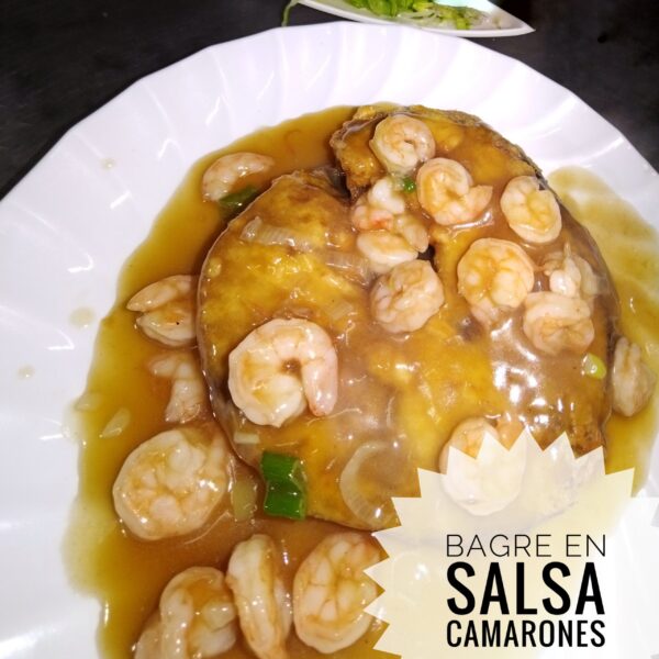 Bagre Frito En Salsa De Camarones - Imagen 2