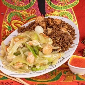 Combinado especial, mitad arroz chino y mitad verduras chinas