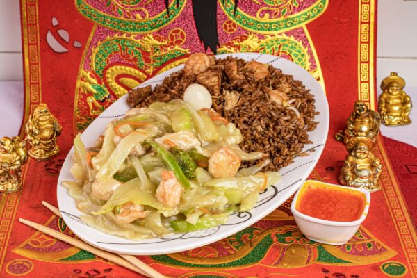 Combinado especial, mitad arroz chino y mitad verduras chinas