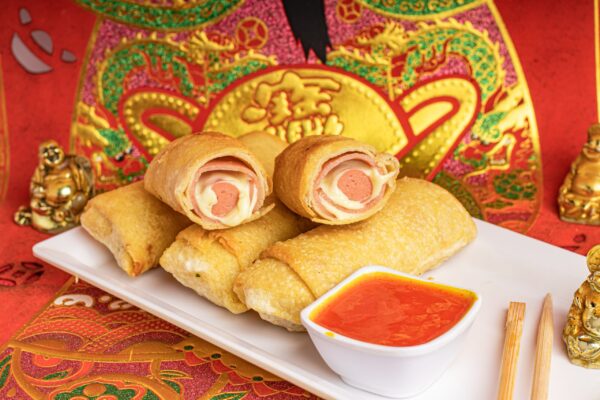 Rollo cochinito con delicioso queso y salchicha